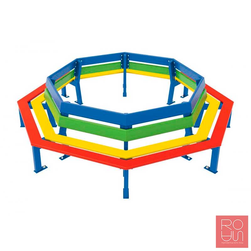 Banc infantil al voltant de l'arbre Silaos parvulari